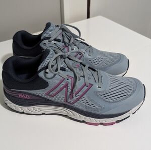 New Balance Women's Gray and Pink Running Shoes size 10.5